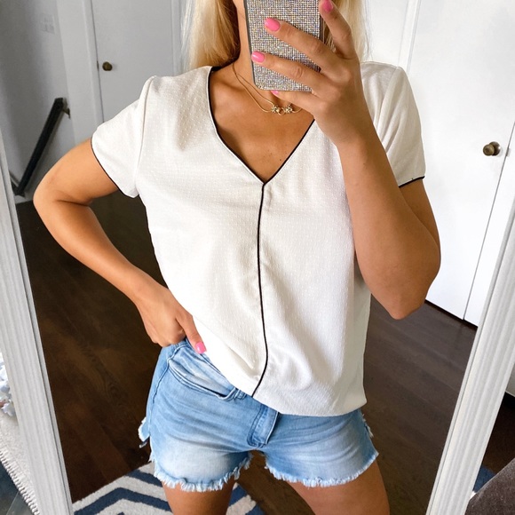 🐚 LOLA LIZA OFF-WHITE BLACK TRIM BLOUSE! - Picture 6 of 10